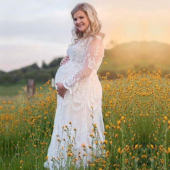 Boho Lace Photoshoot Maternity Dress - Picture 3 of 8